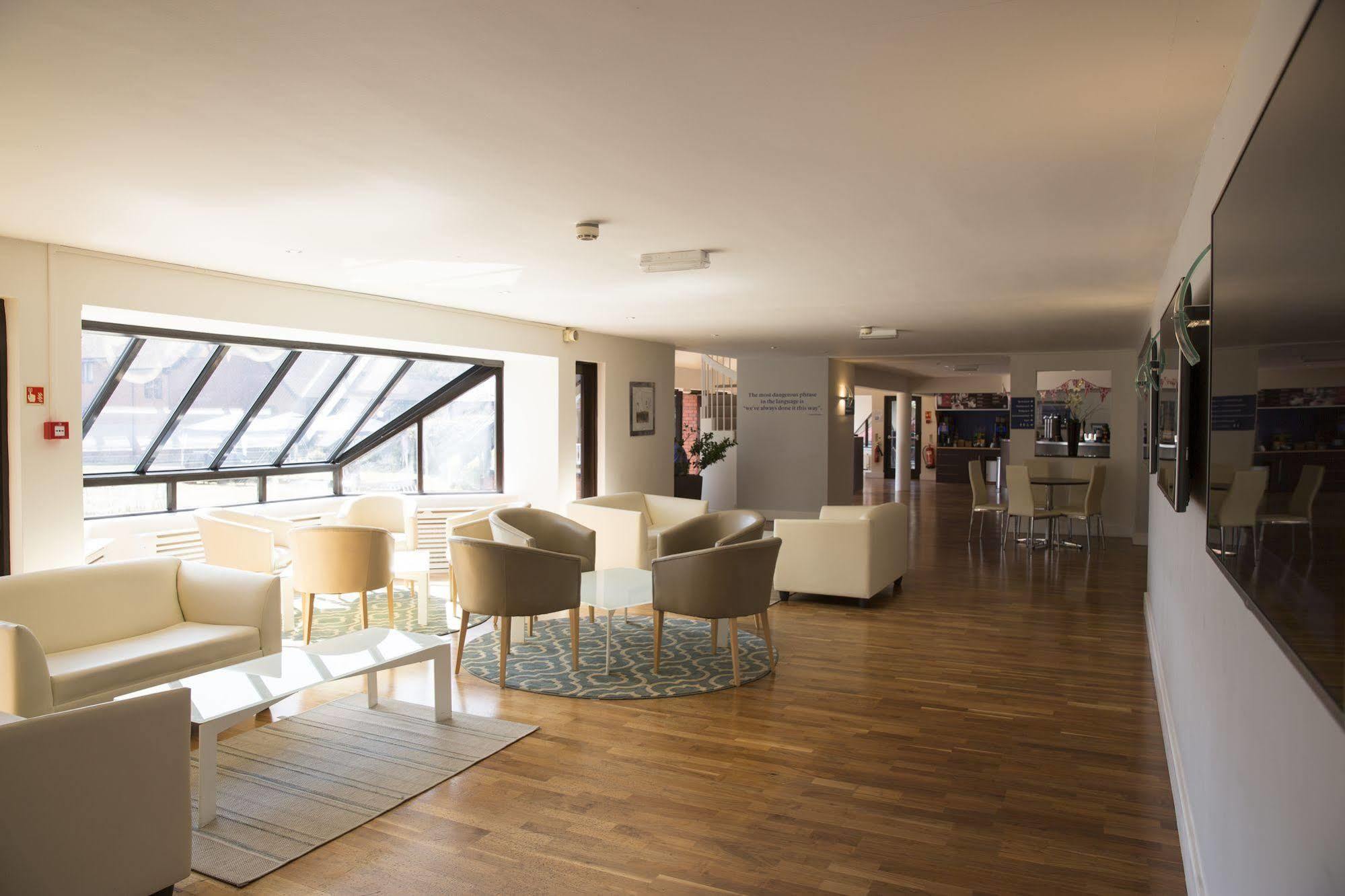 Cim Business Centre Ξενοδοχείο Μεϊντενχέντ Εξωτερικό φωτογραφία